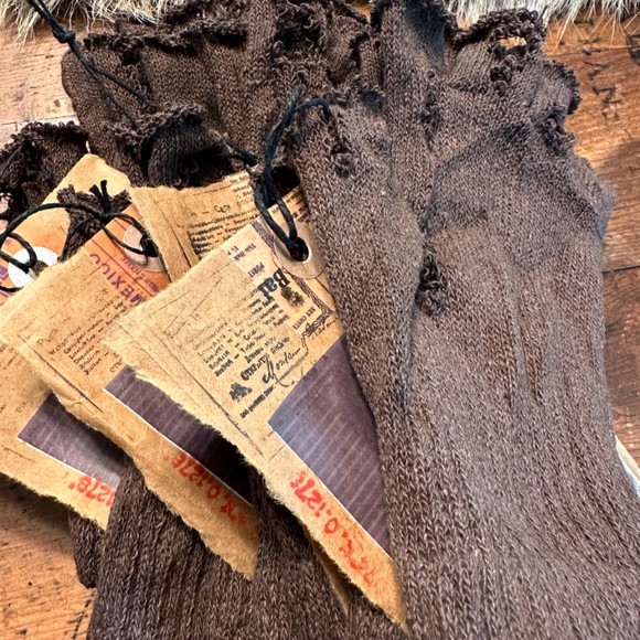 FREE WITH A PURCHASE // distressed beggar gloves - Picture 8 of 10